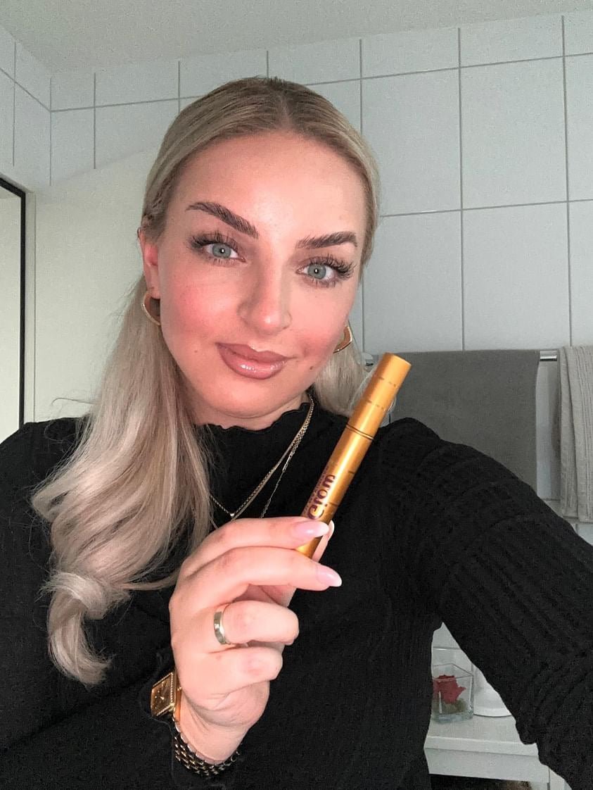 iGlow Lash Maximizer and free iGlow Eyelash Curler - iGlow Cosmetics