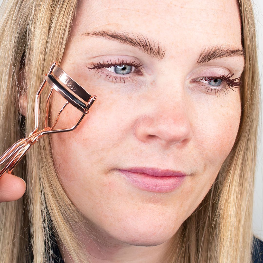 iGlow Lash Maximizer and free iGlow Eyelash Curler - iGlow Cosmetics