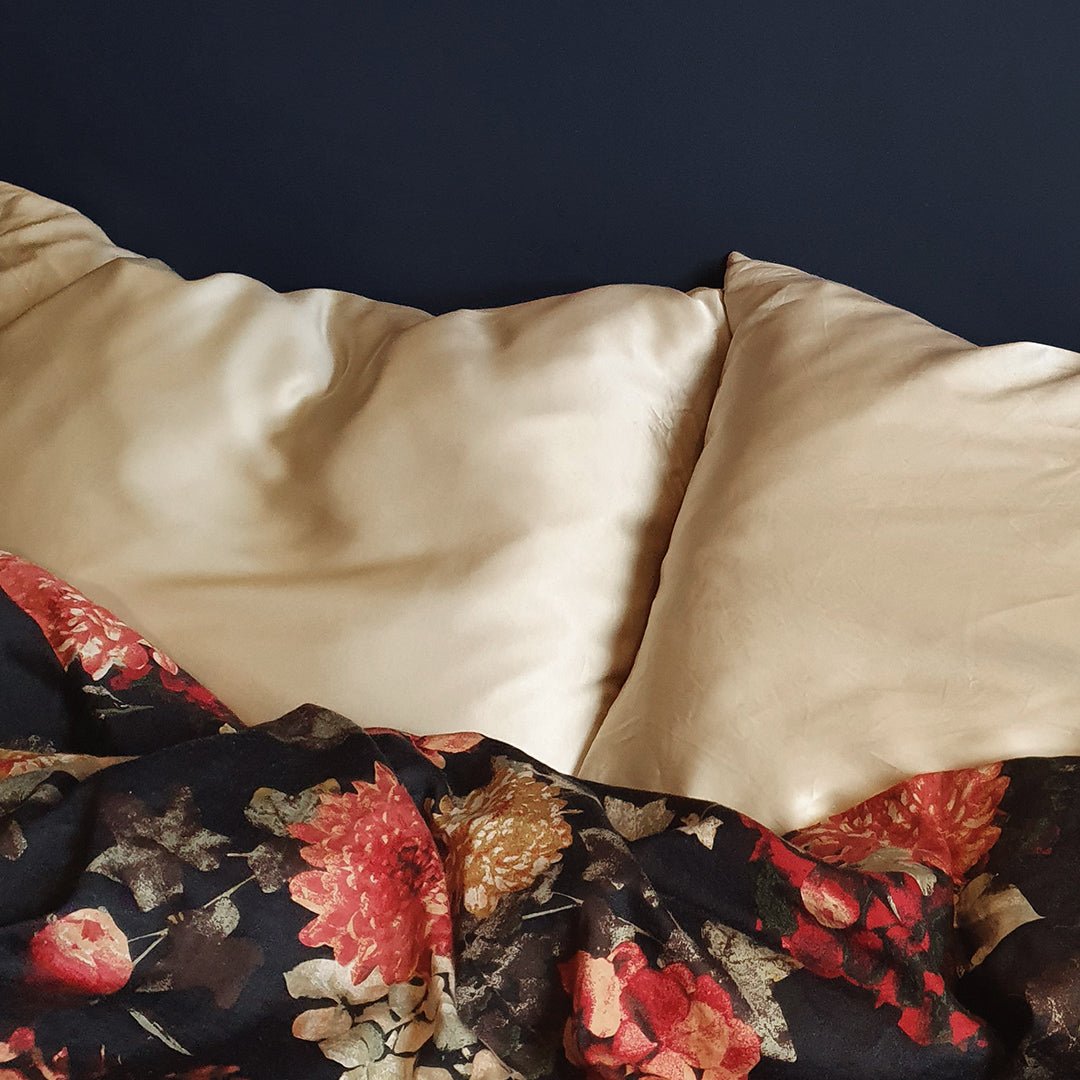 iGlow Silk Pillowcase - Champagne Dreams - iGlow Cosmetics