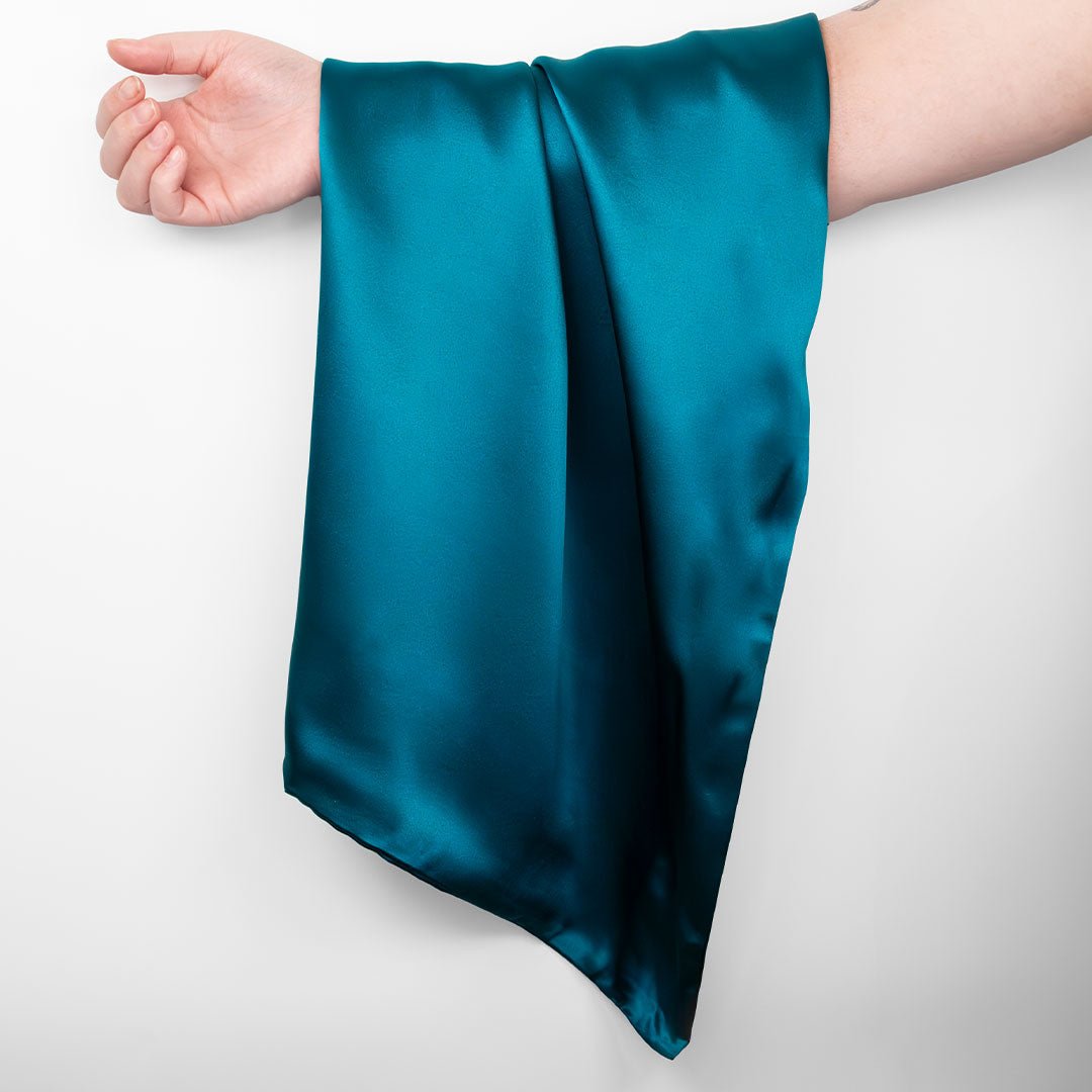 iGlow Silk Pillowcase - Ocean Blue - iGlow Cosmetics