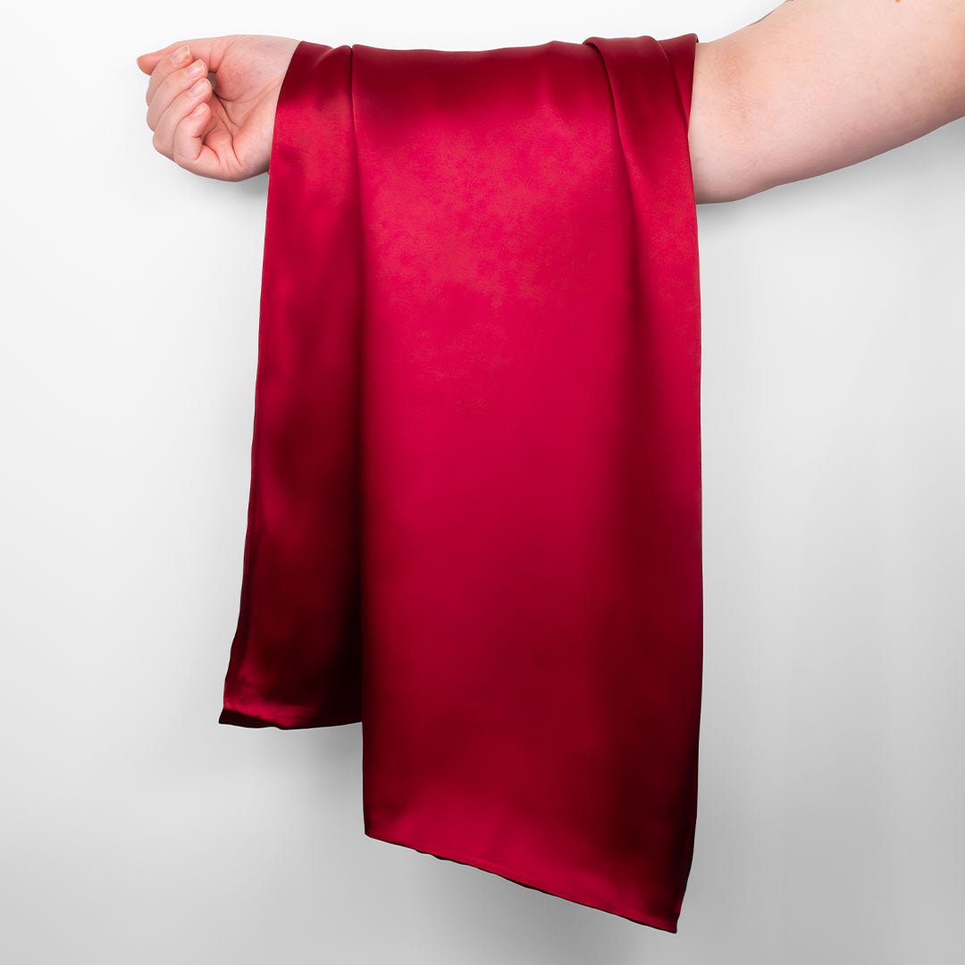 iGlow Silk Pillowcase - Red Desire - iGlow Cosmetics